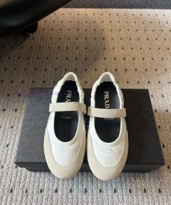 Top QualityPrada's New Women's Suede Patchwork Mary Jane ShoesPrada Adheres To The Design Philo bkjko3xk